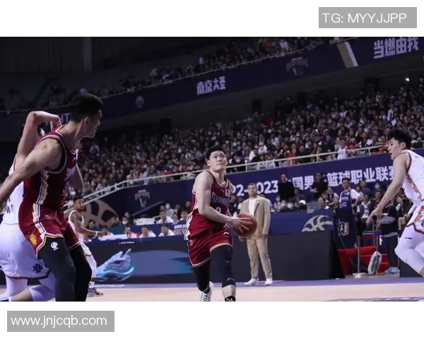 CBA同曦队与青岛队激战正酣谁能在这场对决中笑到最后